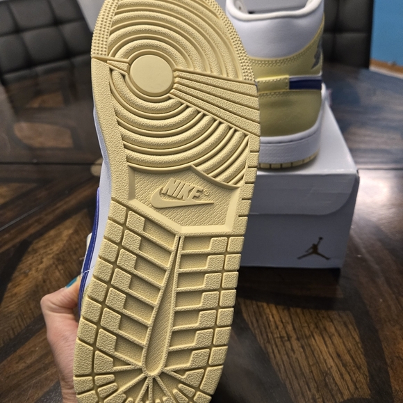 Women's Air Jordan 1 Mid - Lemon Wash/Lapis/white Size 9 - Picture 3 of 7